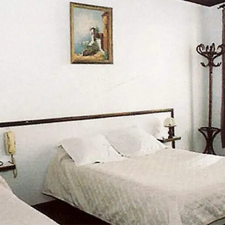 أفنير فندق 2*