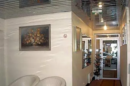 Avenir Hotel 2*