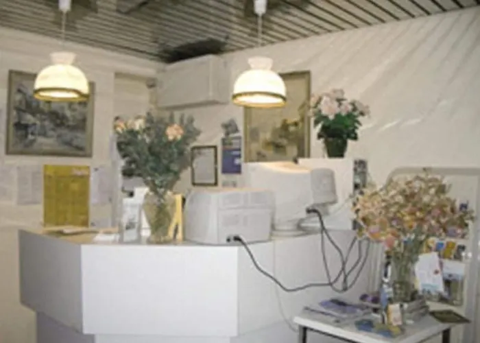 アヴェニール 2* パリ