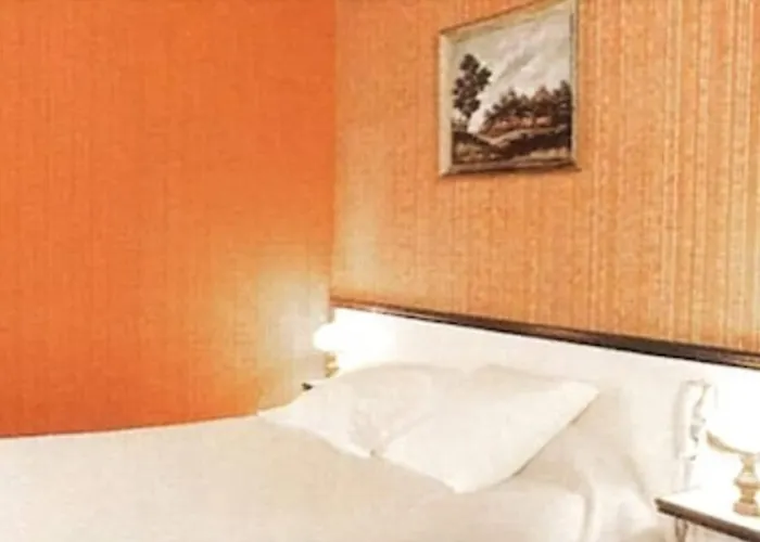 アヴェニール ホテル 2*