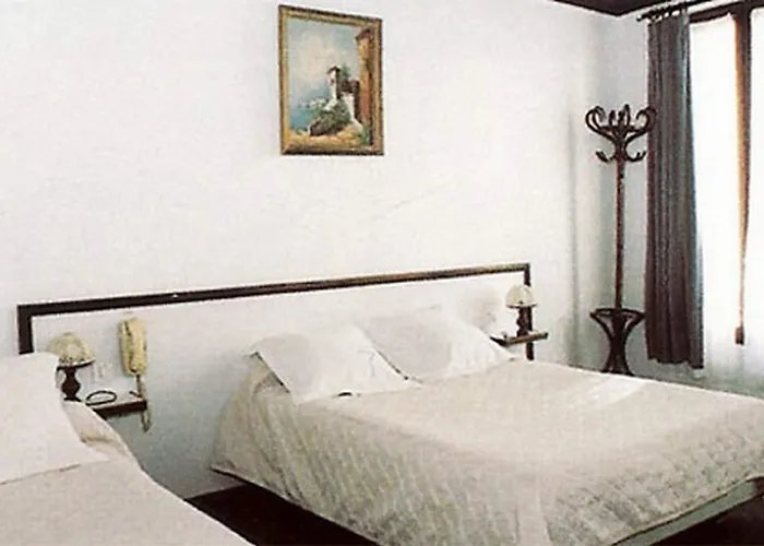 アヴェニール ホテル 2*