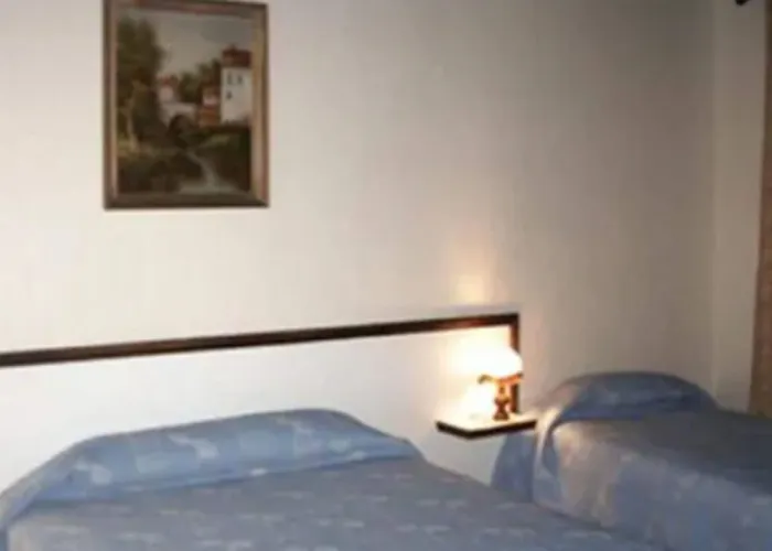 アヴェニール 2* パリ